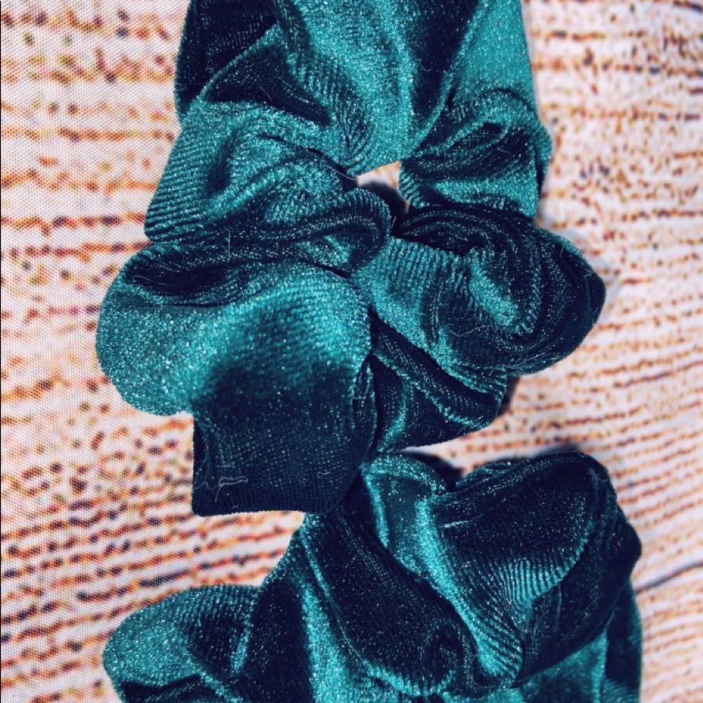 Scrunchie - Picture 4 of 13